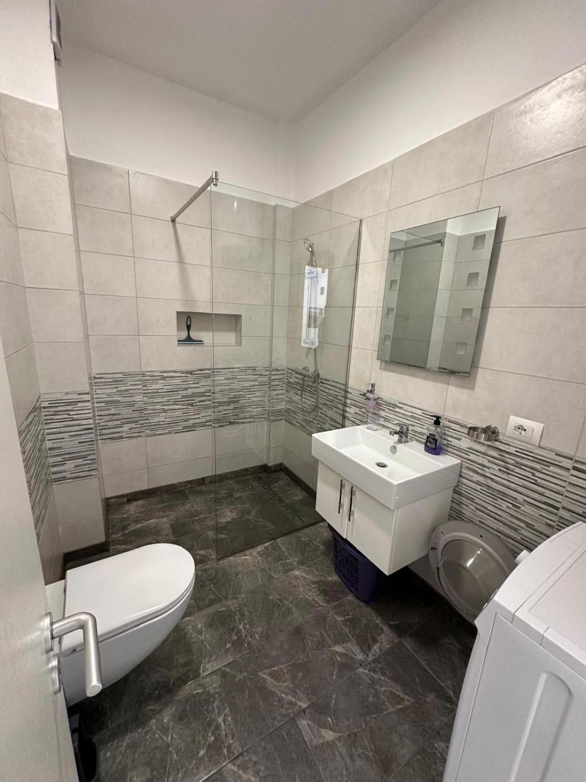 Gjiri I Lalzit Lura 3 Toni Apartament